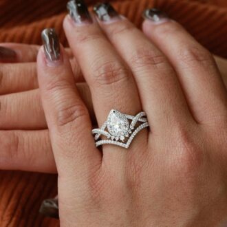 Moissanite Round Cut Twisted Vintage Halo Bridal Set For Women