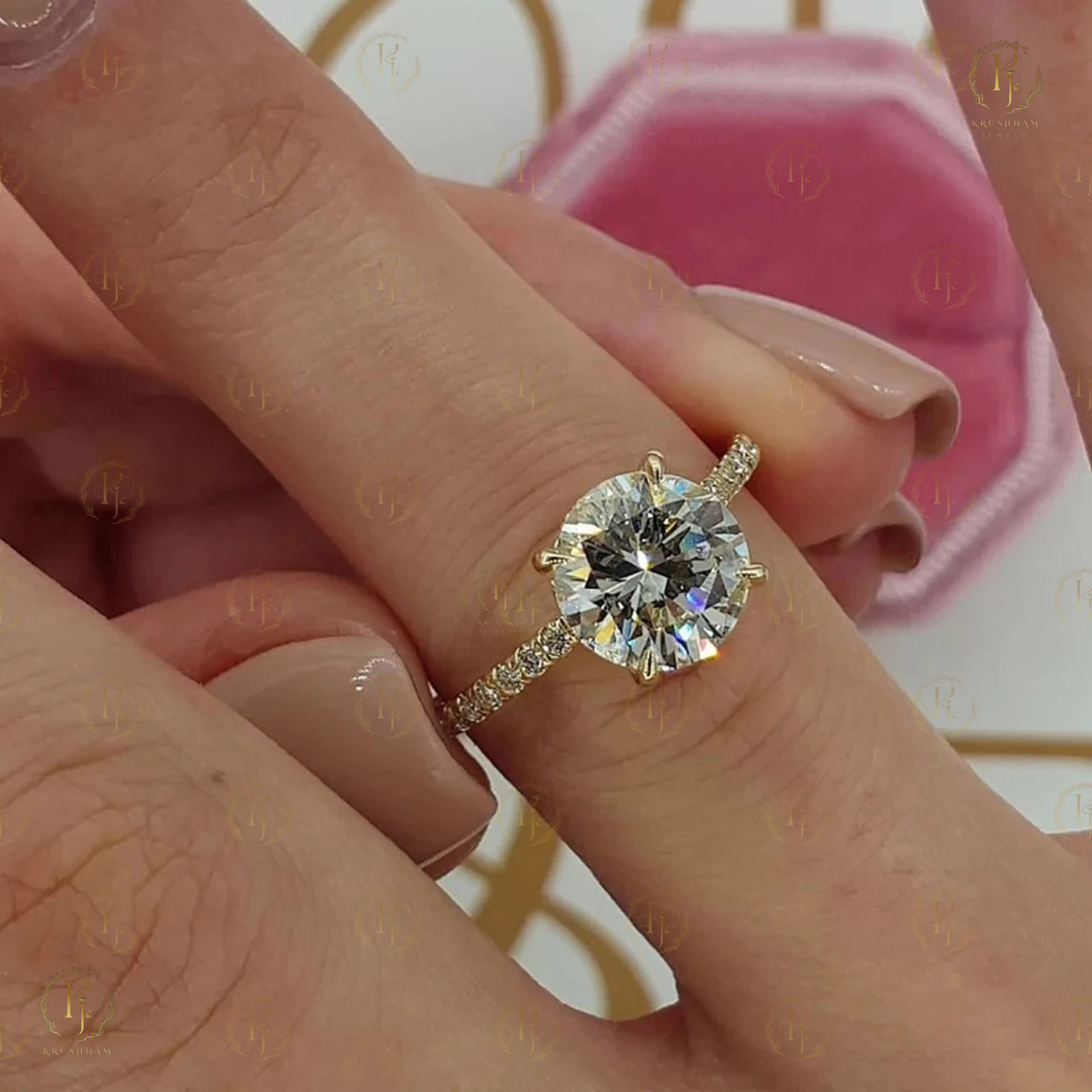 Round Diamond Ring with White tone perfect for Valentine Gift - Image 4