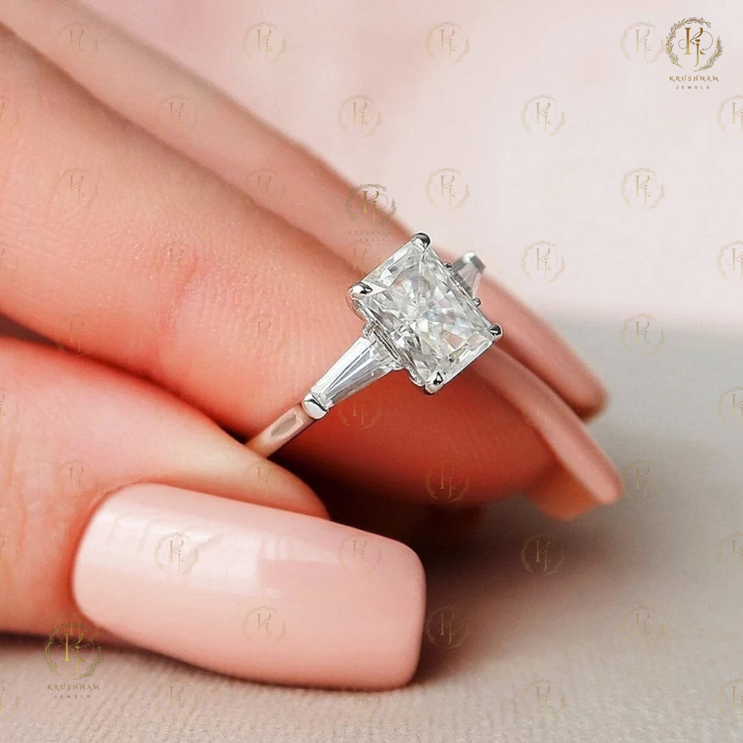 Elegant Emerald Diamond ring - Image 4