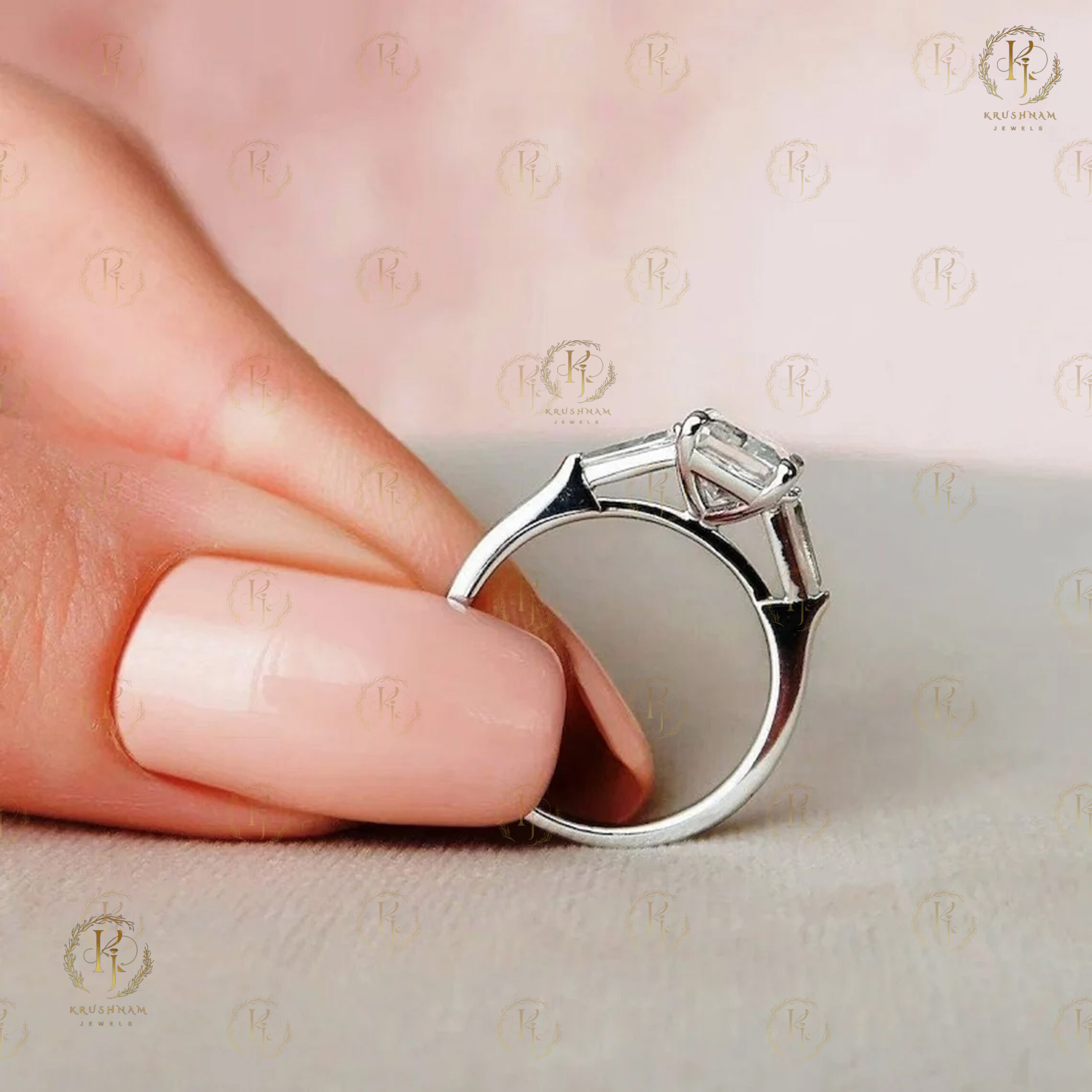 Elegant Emerald Diamond ring - Image 7