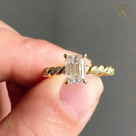 1.5ct Emerald Diamond rinng with white tone