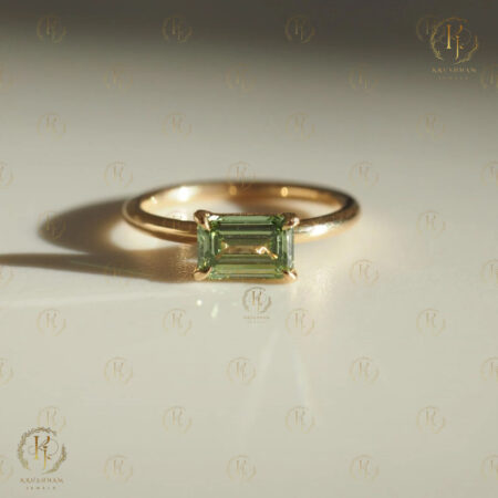10ct. real gold ring with Green emerald