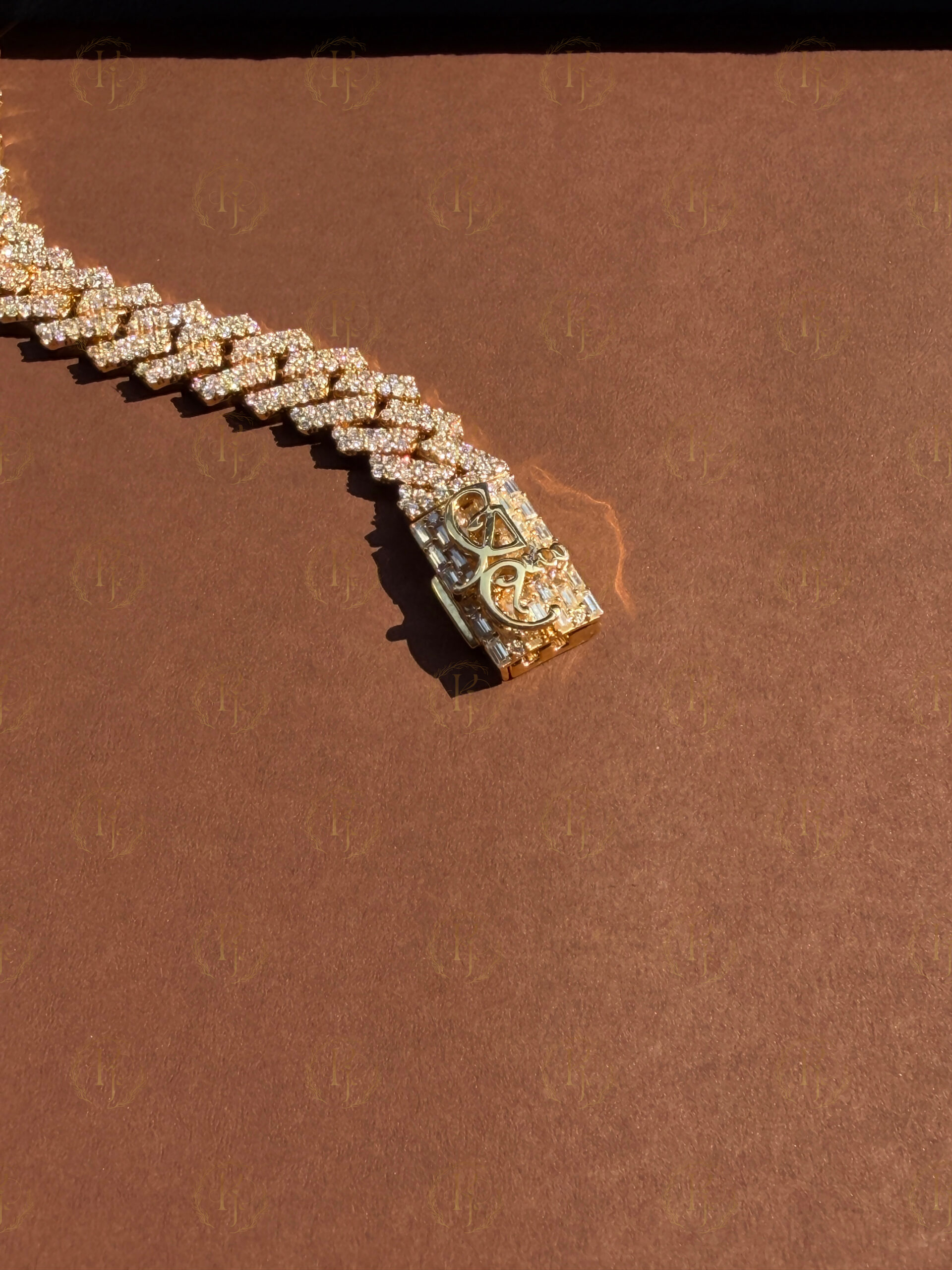Custom Cuban bracelet with 10ct Real Gold and Moissanite Diamond and logo on lock - Image 4